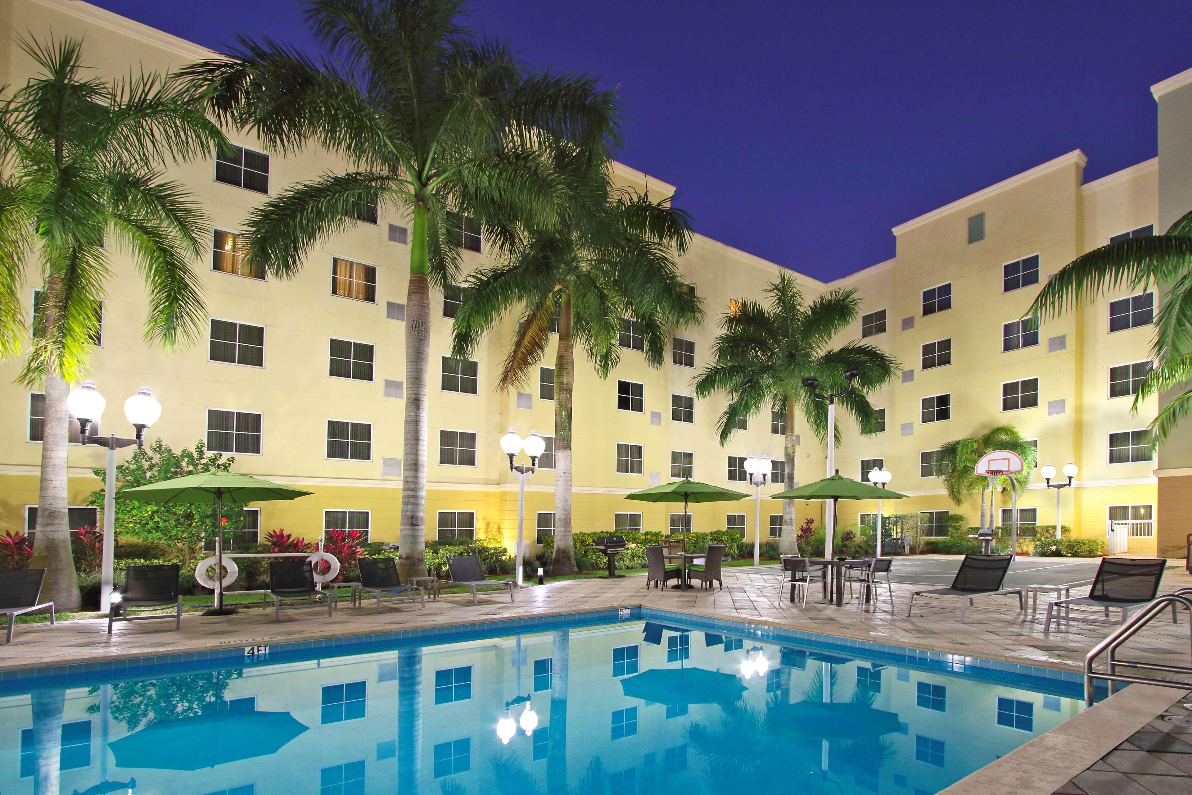 Homewood Suites By Hilton Miami - Airport West Майами-Спрингс Экстерьер фото